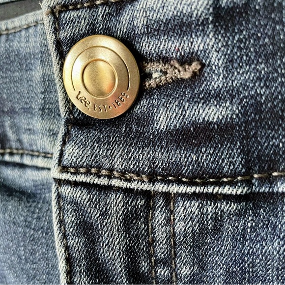 Lee Women’s Flex Motion Blue Jeans Regular Fit Straight Leg Mid-Rise 18W Petite - Picture 5 of 14